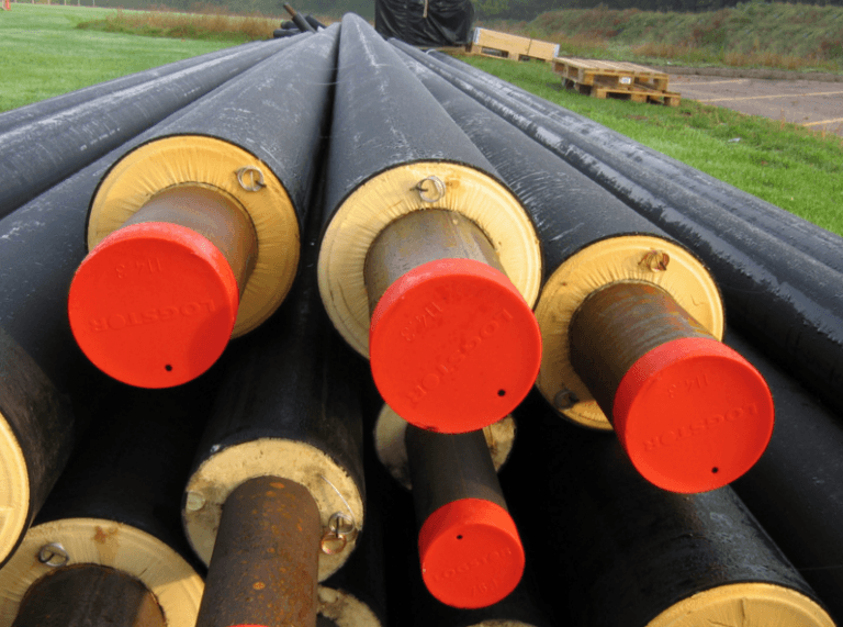 Снимка: Изолиране на водопроводни тръби отвън