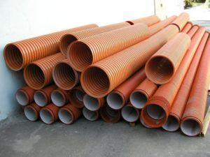 еднослойни и двуслойни гофрирани пластмасови тръби Снимка – пластмасови гофрирани еднослойни и двуслойни тръби за външни водопроводни мрежи