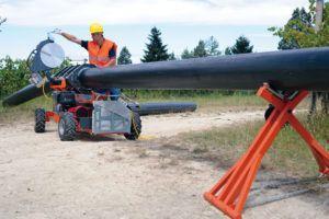 свързване на пластмасови тръбопроводи чрез заваряване Снимка - свързване на пластмасови тръби чрез заваряване по време на монтаж на главна водопроводна система