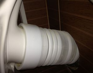 Свързване на тоалетната към канализацията с гофрирана тръба Снимка: Свързване на тоалетна към канализационна система с помощта на гофрирана тръба