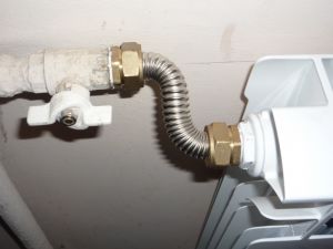 Монтиране на фитинг върху гофрирана стоманена тръба Снимка: Монтиране на фитинг върху гофрирана стоманена тръба