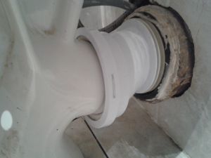 свързване на тоалетната към канализацията Снимка: Свързване на тоалетна към канализационната система