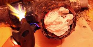 заваряване на тоалетна към канализационна тръба Снимка: заваряване на тоалетна към канализационна тръба