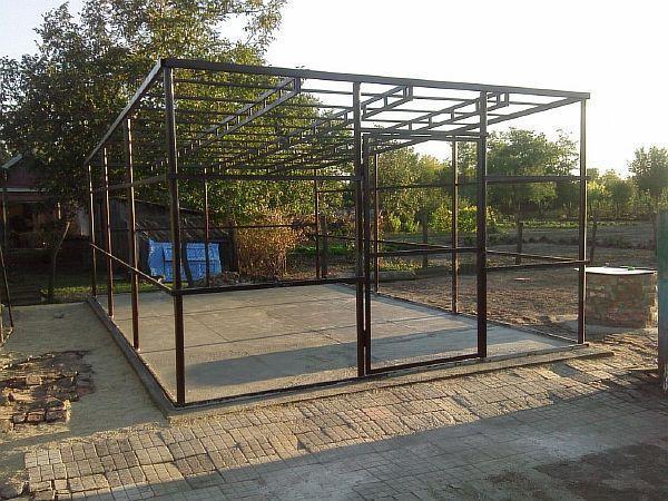 Как да построим постоянна плевня Снимка: Как да построим солиден навес