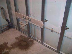 Монтаж на фалшива стена от гипсокартон Снимка – Монтаж на фалшива стена от гипсокартон.