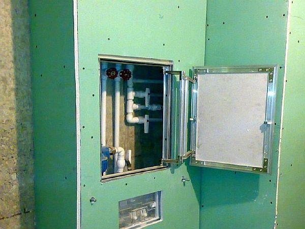 Монтиране на люковия в кутията Снимка – Монтаж на люкове в кутия от гипсокартон.