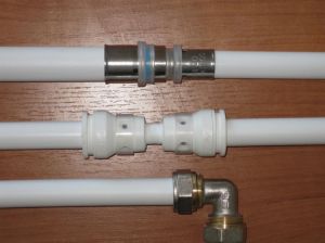 Монтаж на металопластикови тръби за водоснабдяване Снимка: Монтаж на металопластикови тръби за водоснабдяване