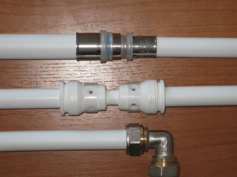 Снимка: Монтаж на металопластикови тръби за водоснабдяване