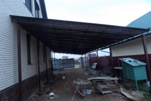 Направи си сам навес, изработен от профилни тръби Снимка: Направи си сам навес, изработен от профилни тръби