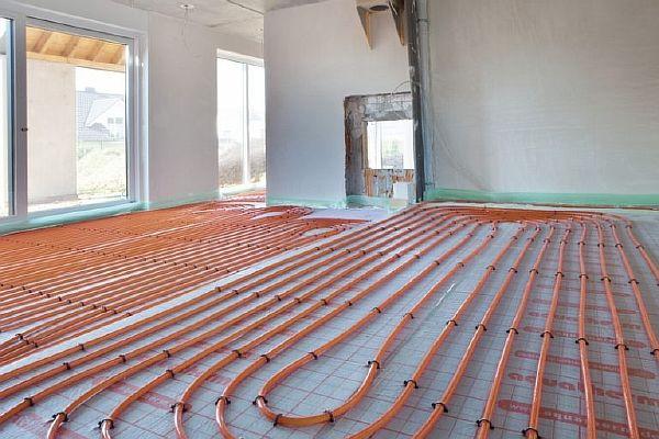 контур за подово отопление с помощта на тръби от омрежен полиетилен Снимка – контур на система за подово отопление с вода, използваща тръби от омрежен полиетилен