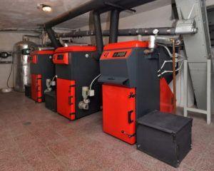 kotel`naia s kombinirovanny`mi kotlami Снимка – котелно помещение с комбинирани котли