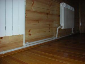 Изглаждане на факела около отоплителни уреди Снимка: Изглаждане на разширителни фуги близо до отоплителни тела