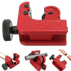 Ruchnoi` truborez dlia stal`ny`kh trub Снимка: Ръчен тръборез за стоманени тръби