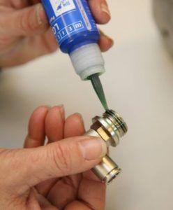 силиконов уплътнител за водопровод Снимка: Силиконов уплътнител за канализационни тръби