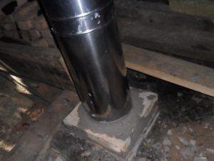 Монтиране на комин в баня с помощта на сандвич тръби Снимка: Монтаж на комин в баня с помощта на сандвич тръби