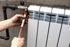 Отоплителни радиатори и железни тръби Снимка: Отоплителни радиатори и железни тръби