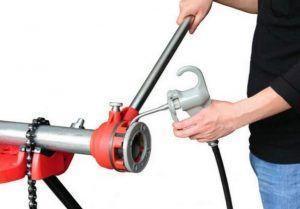 процесът на рязане на резби с електрическа матрица Снимка: Процесът на рязане на резби с електрическа матрица