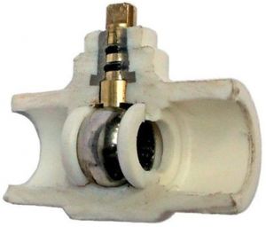 Снимка: 2. Сферичен кран в комбиниран дизайн от метал и пластмаса Снимка: 2. Сферичен кран в комбиниран дизайн от метал и пластмаса