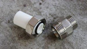 Американска тръбна връзка Снимка: Свързване на тръби с помощта на съединителна гайка