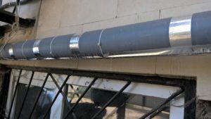 Fiksaciia greyushchei` seti aliuminevoi` fol`goi` Снимка 5. Обезопасяване на отоплителната мрежа с алуминиево фолио