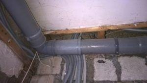 Slivnaia sistema dlia sbrosa liqidov v sanalyzatciiu Снимка 11. Дренажна система за отвеждане на течност в канализацията.