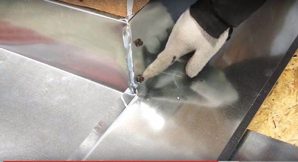 Закопчаване със саморес Снимка - закрепване с винтове