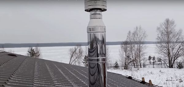 Внешний вид сендвич труби Снимка: Външният вид на завършената сандвич конструкция на покрива