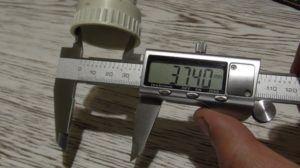 измерване на диаметъра с шублер Снимка: Измерване на диаметъра на тръбопровод с шублер