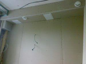 кутии от гипсокартон Снимка: Кутия от гипсокартон за скриване на газопровод