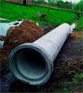 дренаж от стоманобетона Снимката показва дренаж, направен от стоманобетон.