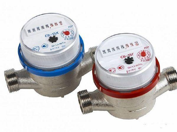 Снимка: Водомери за студена и топла вода за индивидуална употреба