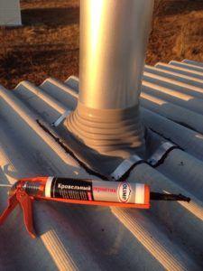 за работа с термоуплътнител Снимка: Удобно е да се използва строителен пистолет за работа с термоуплътнител