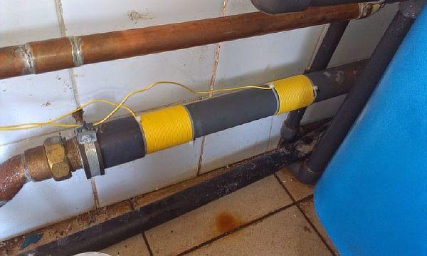 процес на омекотяване на течности Снимка – процесът на омекотяване на течности