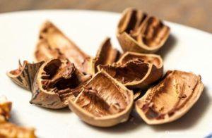 Орехови черупки Снимка 9. Черупките на орехите почистват добре комина.