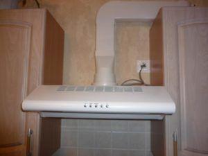 Podcliuchenie zontovoi` vy`tiazhki k vy`tiazhnoi` ventiliatcii Снимка - Свързване на абсорбатор към система за изпускателна вентилация