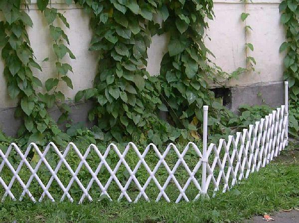 използване на пластмасови тръби за ограждане на предна градина Снимка – Използване на пластмасови тръби за ограждане на предна градина