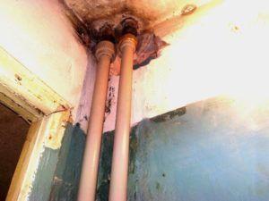 стойка за канализационна система Снимка – канализационен щранг