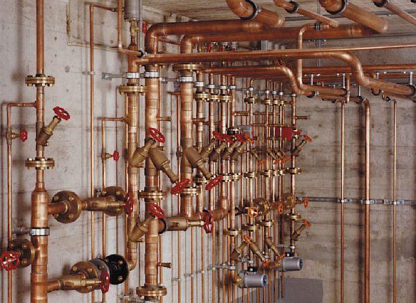 Снимка – меден тръбопровод