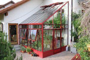 вариант на изпълнение на стенна оранжерия Снимка – вариант на оранжерия, монтирана на стена