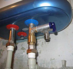 obratny`i` клапан за бойлера в kvartire Снимка – възвратен клапан за бойлер в апартамент