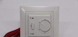 контролен панел на механичен термостат Снимка – контролен панел на механичен температурен сензор