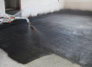 Снимка - Хидроизолация на основата за подово отопление с вода.