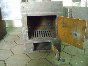 Снимка - Решетка, изработена от арматурни пръти.