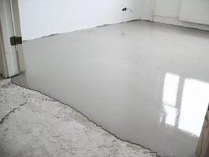 Снимка - Изливане на саморазливна замазка.