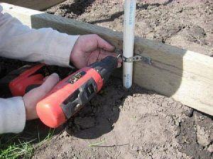 Снимка - закрепване на краищата на арките към основата