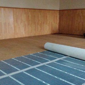 Снимка - Полагане на линолеум върху подово отопление