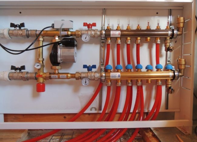 Снимка - свързване на подово отопление