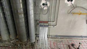 Снимка: Подово отопление с вода в частен дом, захранвано от газов котел