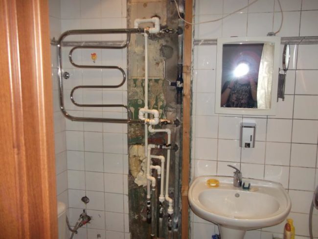 Снимка - Свързване на подово отопление към отопляем сушил за кърпи