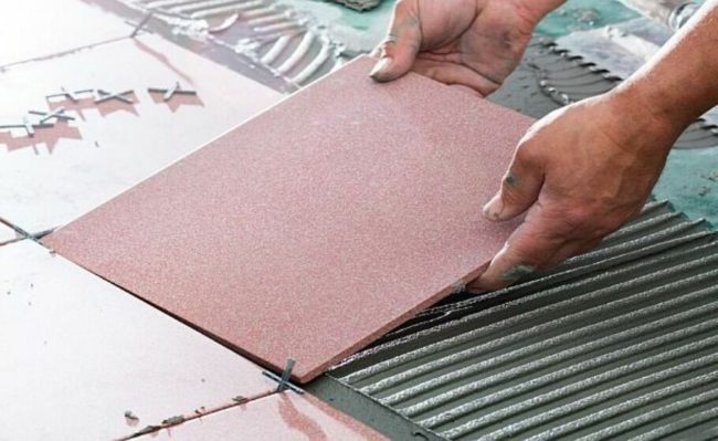 Полагане на плочки